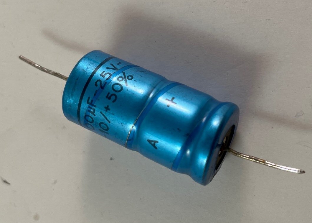 Condensator 1000uF 25 V Philips NOS Condensator 1000uF 25 V Philips NOS