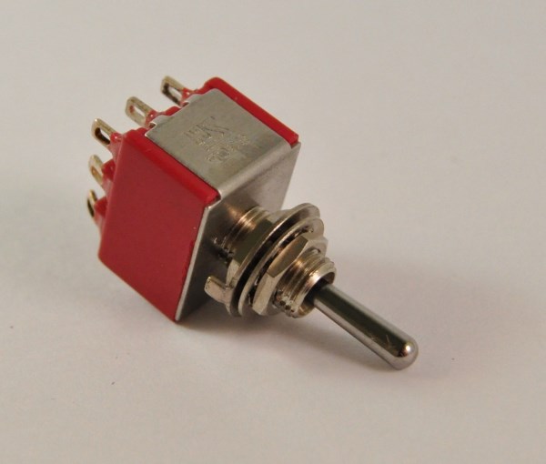 Miniatuur tuimelschakelaar 3 polig om - aan/(aan) - 8301 - soldeeroogjes