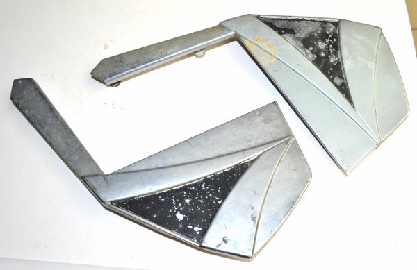 Rockola 1458 Cabinet Side Casting L+R chroom matig - part# 30906 & 30907 Rockola 1458 Cabinet Side Casting L+R chroom matig - part# 30906 & 30907