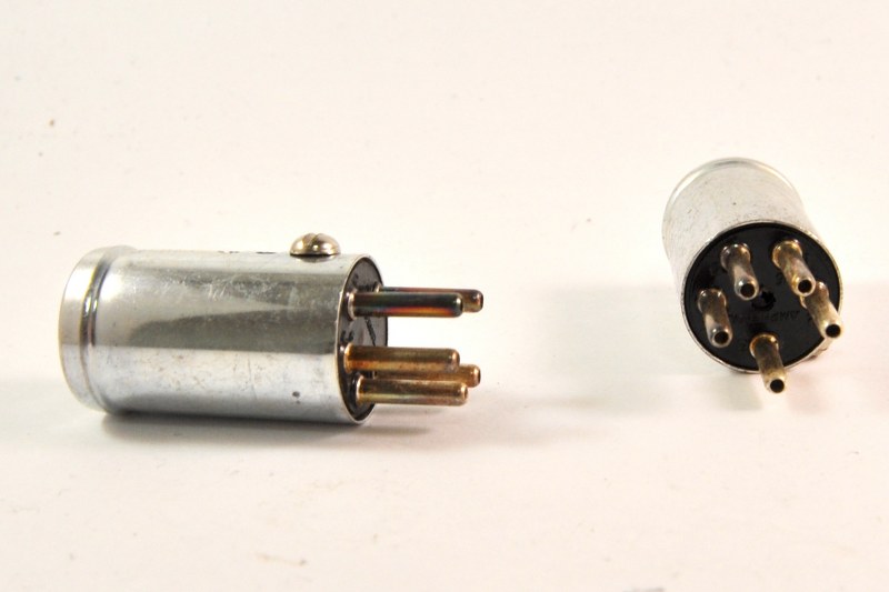 5 polige stekker met kapje