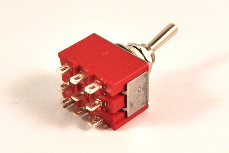 Miniatuur tuimelschakelaar 3 polig om - aan/aan - soldeeroogjes