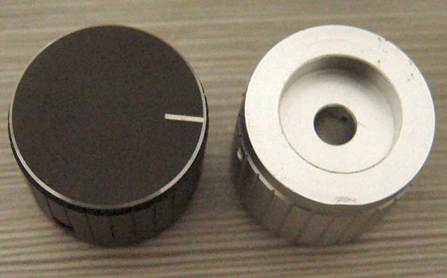 Aluminium knop gekarteld zilver